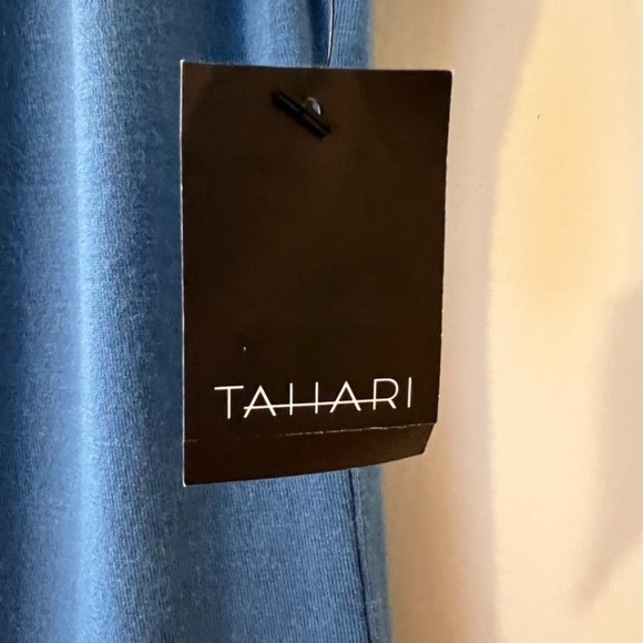 TAHARI SHORT SLEEVE BLUE VNECK TOP NWT SIZE MEDIUM - Picture 6 of 14